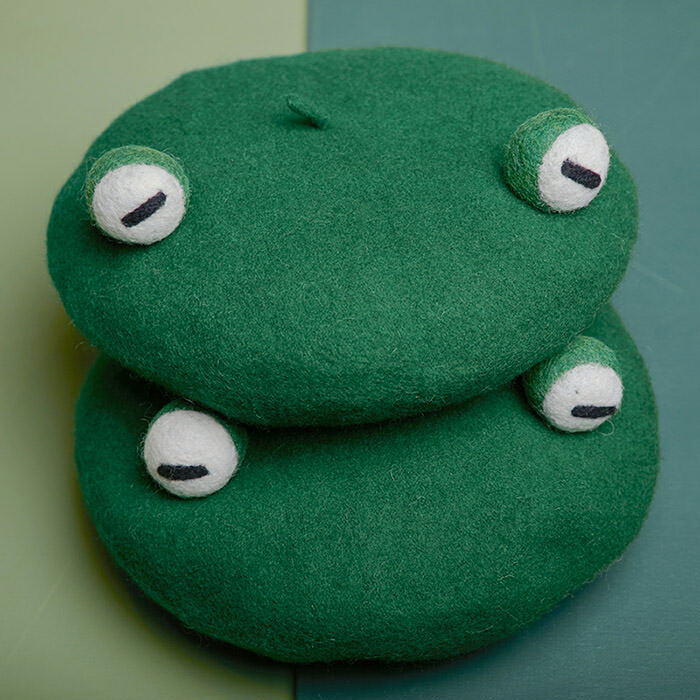 Chic Frog Beret for Y2K Fashion Lovers - Cute Aesthetic Accessory