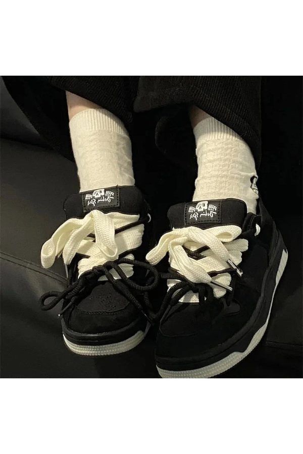 Monochrome Edge Low-Top Sneakers for Y2K Aesthetic and Grunge Style