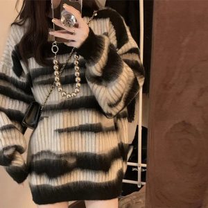 Monochrome Tie-Dye Oversized Hoodie for Y2K Aesthetic and Grunge Style