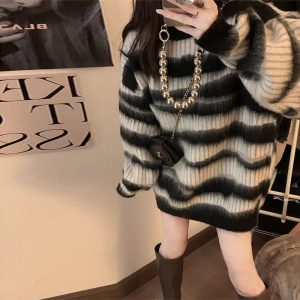 Monochrome Tie-Dye Oversized Hoodie for Y2K Aesthetic and Grunge Style