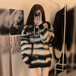 Monochrome Tie-Dye Oversized Hoodie for Y2K Aesthetic and Grunge Style