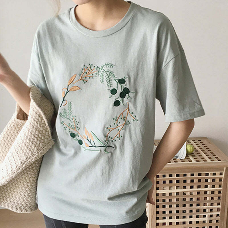 Plant Mom Tee: Embrace Y2K Aesthetic with Cute and Comfy Style