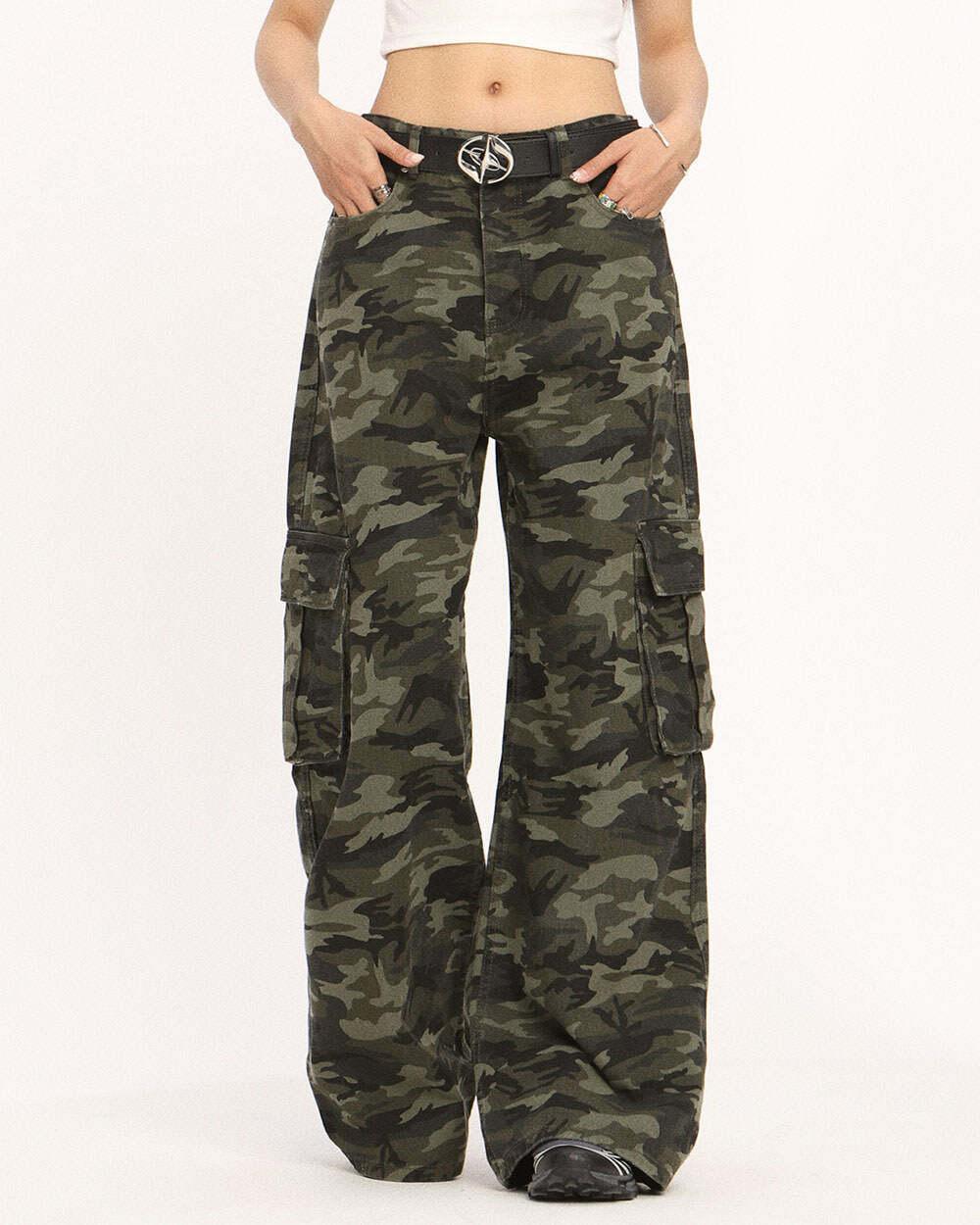 Trendy Camo Wide-Leg Cargo Pants for Y2K and Grunge Aesthetic Lovers